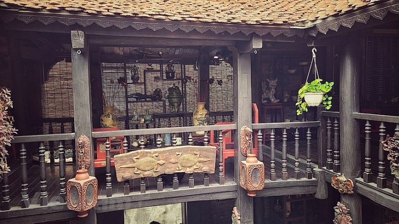 ផ្ទះពិសេសដែលមានវត្ថុបុរាណជាច្រើនពីសតវត្សទី 16 នៅ Bat Trang ផ្ទះវិសេសវិសាលដែលមានវត្ថុបុរាណជាច្រើនពីសតវត្សទី១៦ នៅ Bat Trang