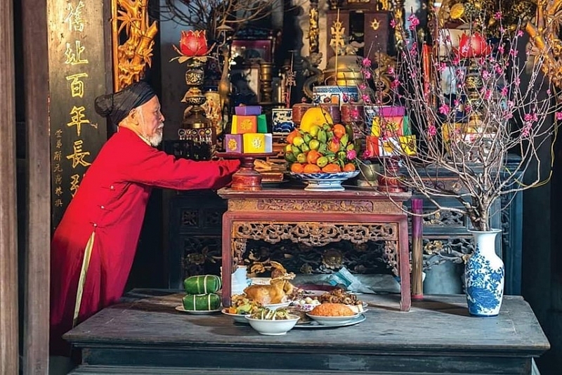 គ្រួសារវៀតណាម៤ជំនាន់ធ្វើនំដើម្បីអបអរបុណ្យចូលឆ្នាំថ្មីប្រពៃណីជាតិ គ្រួសារវៀតណាម៤ជំនាន់ធ្វើនំខាវដើម្បីអបអរបុណ្យចូលឆ្នាំថ្មីប្រពៃណីជាតិ