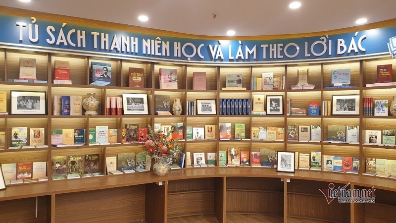 សម្ពោធទូសៀវភៅ «យុវជនរៀន និងធ្វើតាមសម្ដីរបស់លោកអុំហ៊ូ» បើកសម្ពោធទូសៀវភៅ «យុវជនរៀនសូត្រ និងធ្វើតាមដំបូន្មានរបស់លោកអ៊ុំហូ»