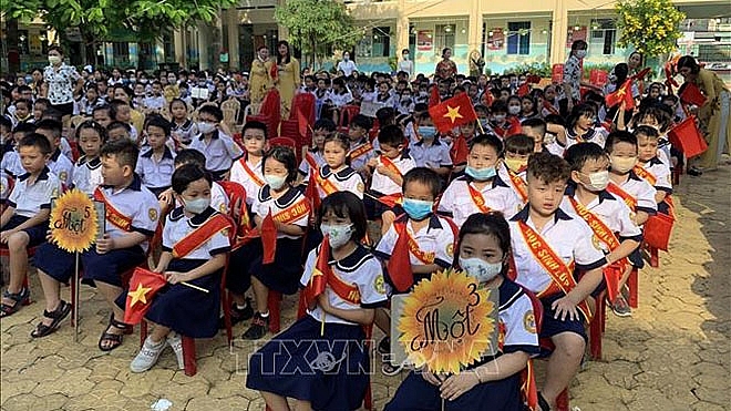 សិស្សជាង ១លាននាក់ ចាប់ពីថ្នាក់មត្តេយ្យដល់ថ្នាក់ទី៦ នៅទីក្រុងហូជីមិញ ត្រឡប់ទៅសាលារៀនវិញ សិស្សជាង ១លាននាក់ ចាប់ពីថ្នាក់មត្តេយ្យដល់ថ្នាក់ទី៦ នៅទីក្រុងហូជីមិញ វិលត្រឡប់ទៅសាលារៀនវិញ
