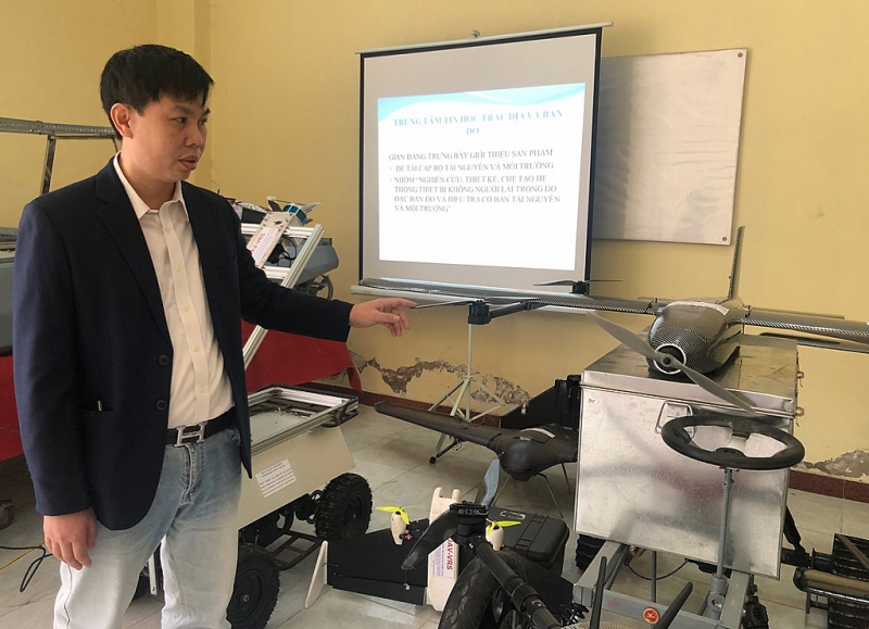 ជនជាតិវៀតណាមបង្កើតឧបករណ៍ហោះហើរបញ្ឈរ ជនជាតិវៀតណាមបង្កើតឧបករណ៍ហោះហើរត្រង់ឡើង