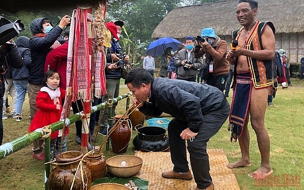 សកម្មភាពខែមីនា “ពណ៌ដែលខ្ញុំស្រលាញ់” នៅភូមិវប្បធម៌ និងទេសចរណ៍ជនជាតិវៀតណាម សកម្មភាពខែមីនា “ពណ៌ខៀវដែលខ្ញុំស្រលាញ់” នៅភូមិវប្បធម៌ និងទេសចរណ៍ជនជាតិវៀតណាម