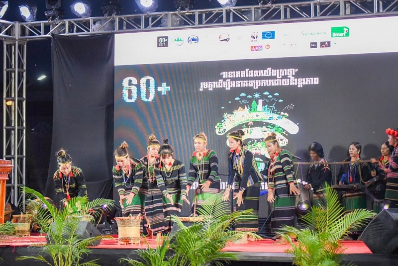 ប្រសិនបើ​ធម្មជាតិ​ត្រូវបាន​បំផ្លាញ នោះ​ជីវី​តមនុស្ស​សត្វ​ក៏​ប្រឈមមុខ​នឹង​ការ​ផ្លិ​ច​បំផ្លាញ​ដូចគ្នា​