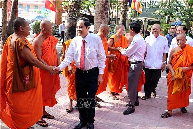 អនុប្រធានអចិន្ត្រៃយ៍រដ្ឋសភាវៀតណាម ជូនពរ បុណ្យចូលឆ្នាំថ្មីប្រពៃណីខ្មែរនៅខេត្ត Soc Trang អនុប្រធានអចិន្ត្រៃយ៍រដ្ឋសភាវៀតណាម ជូនពរ បុណ្យចូលឆ្នាំថ្មីប្រពៃណីខ្មែរនៅខេត្ត Soc Trang