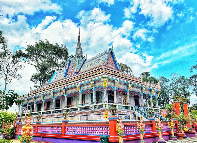 វត្តអារាមសម្បូរទៅដោយវប្បធម៌និងស្ថាបត្យកម្មនៅតំបន់ភាកខាងលិចវៀតណាម វត្តអារាមសម្បូរទៅដោយវប្បធម៌និងស្ថាបត្យកម្មនៅតំបន់ភាកខាងលិចវៀតណាម