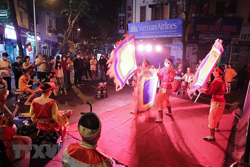 ផ្សព្វផ្សាយសិល្បៈប្រពៃណីនៅក្នុងលំហផ្លូវថ្មើរជើងទីក្រុងហាណូយ