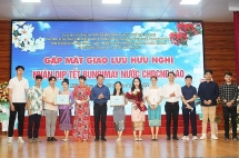 ទីក្រុង Hai Phong រៀបចំការផ្លាស់ប្តូរមិត្តភាព និងចែកជូនអំណោយដល់និស្សិតឡាវ