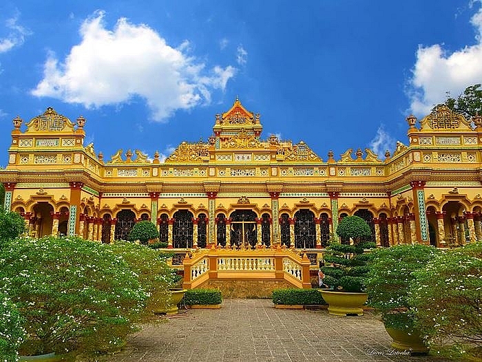ឈាងចូលវត្ត Vinh Trang ខេត្ត Tien Giang ដើម្បីរីករាយនឹងស្ថាបត្យកម្មប្លែកៗ