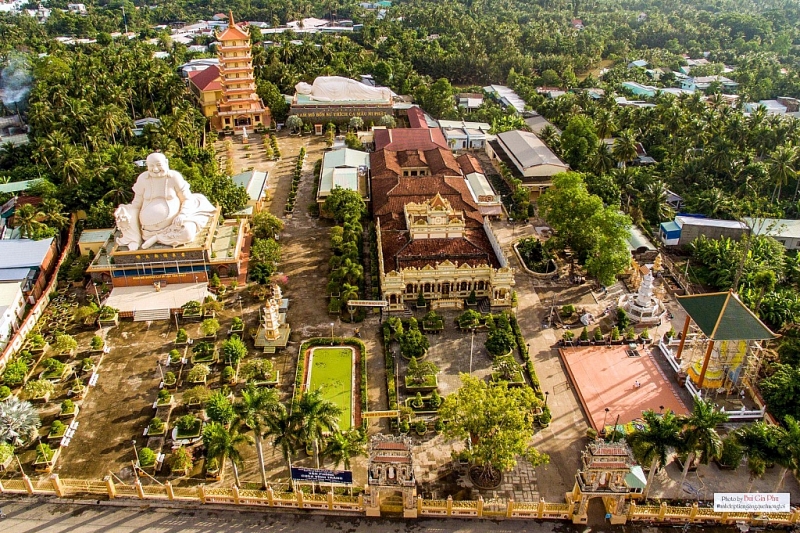 ឈាងចូលវត្ត Vinh Trang ខេត្ត Tien Giang ដើម្បីរីករាយនឹងស្ថាបត្យកម្មប្លែកៗ