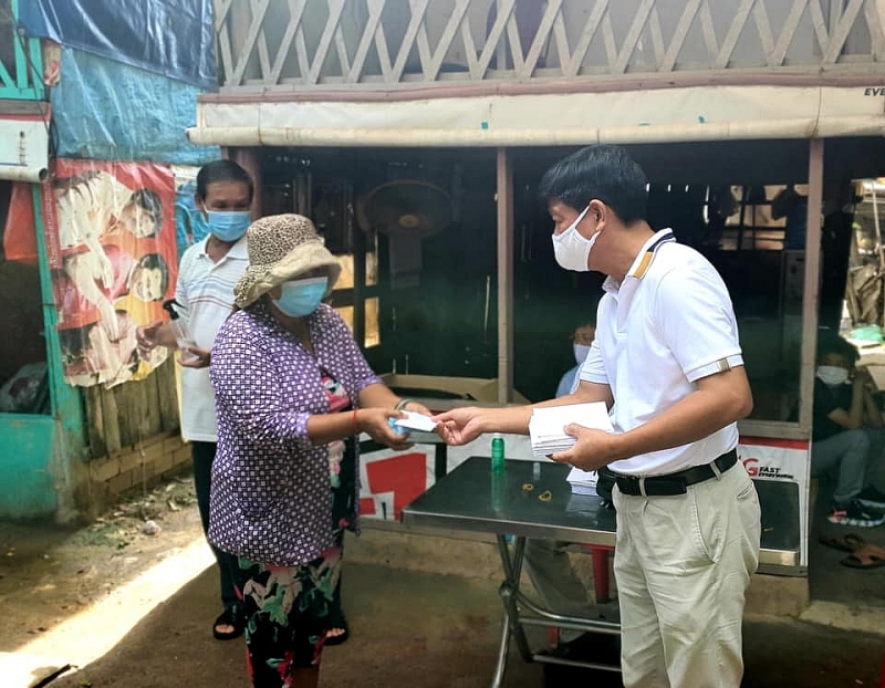 ផ្តល់ជំនួយជាបន្ទាន់សម្រាប់បងប្អូនប្រជាពលរដ្ឋដើមកំណើតវៀតណាមនិងប្រជាជនកម្ពុជាដែលមានការពិបាកនៅក្នុងខេត្តកំពង់ស្ពឺ (កម្ពុជា) ផ្តល់ជំនួយជាបន្ទាន់សម្រាប់បងប្អូនប្រជាពលរដ្ឋដើមកំណើតវៀតណាមនិងប្រជាជនកម្ពុជាដែលមានការពិបាកនៅក្នុងខេត្តកំពង់ស្ពឺ (កម្ពុជា)