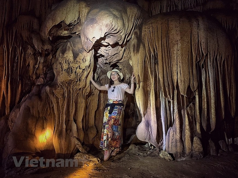 ទេសភាពដ៏ស្រស់ស្អាត Non Nuoc Tuyen Quang: ប្រដូចជា ឈូងសមុទ្រ Ha Long នៅលើដីគោកនៅកណ្តាលភាគឦសានវៀតណាម ទេសភាពដ៏ស្រស់ស្អាត ទឹកដី Tuyen Quang: ប្រដូចជា ឈូងសមុទ្រ Ha Long នៅលើដីគោកនៅកណ្តាលភាគឦសានវៀតណាម