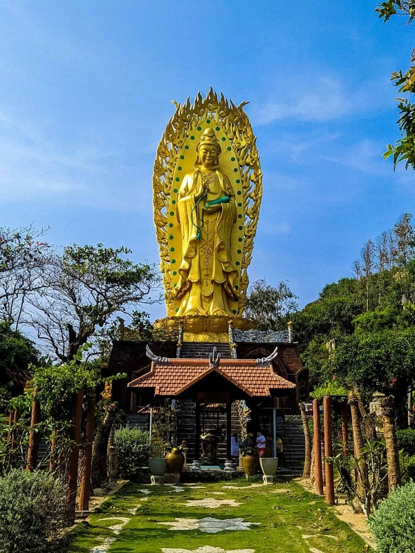 ទស្សនារូបសំណាកព្រះពុទ្ធភ្លោះខ្ពស់ជាងគេនៅប្រទេសវៀតណាមនៅ Quy Nhon