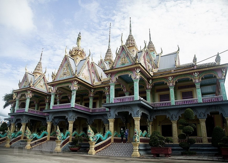 ស្វែងយល់ពីវត្តបែបខ្មែរដែលមានព្រះពុទ្ធបដិមាដ៏ធំបំផុតនៅប្រទេសវៀតណាមក្នុងខេត្ត Soc Trang