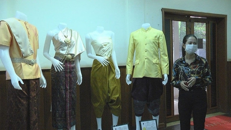 ពិព័រណ៌វាយនភណ្ឌប្រពៃណីអាស៊ី នៃទន្លេមេគង្គ បានត្រៀមរៀបចំរួចជាស្រេចហើយ ក្នុងការត្រៀមទទួលភ្ញៀវទេសចរ ក្នុងករណីស្ថានភាពជំងឺកូវីដ-១៩ មានភាពល្អប្រសើរ ! ពិព័រណ៌វាយនភណ្ឌប្រពៃណីអាស៊ី នៃទន្លេមេគង្គ បានត្រៀមរៀបចំរួចជាស្រេចហើយ ក្នុងការត្រៀមទទួលភ្ញៀវទេសចរ ក្នុងករណីស្ថានភាពជំងឺកូវីដ-១៩ មានភាពល្អប្រសើរ !