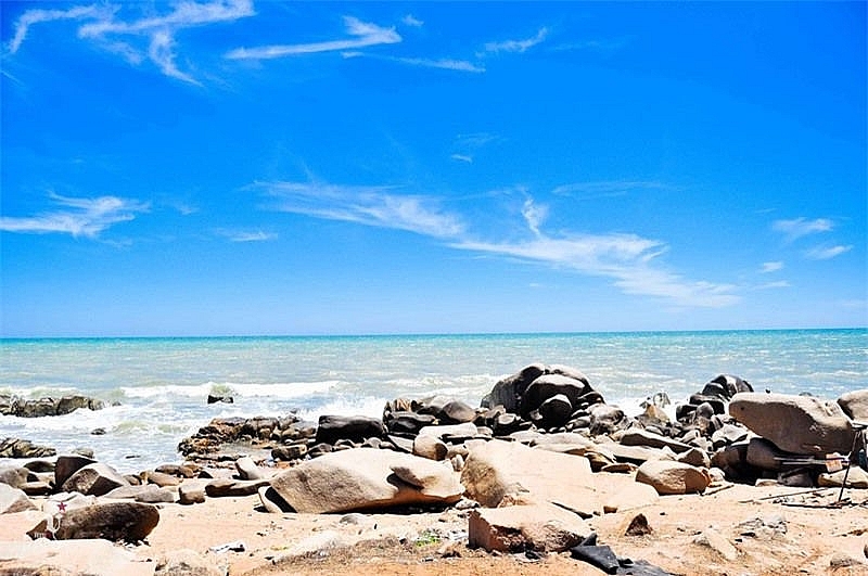គយគន់លក្ខណៈស្ងៀមស្ងាត់សុខសាន្តត្រាណ“ បឹងយក្សមួយរនៅចំកណ្តាលវាលទំនាប”