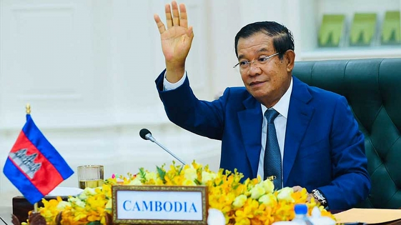 សម្ដេចតេជោ ហ៊ុន សែន ប្រកាសលុប ចោលកម្មវិធីជួបទាំងអស់ដែលបានគ្រោងទុកដោយសារពាក់ព័ន្ធដោយ ប្រយោលជាមួយអ្នកកើតជំងឺកូវីដ-១៩