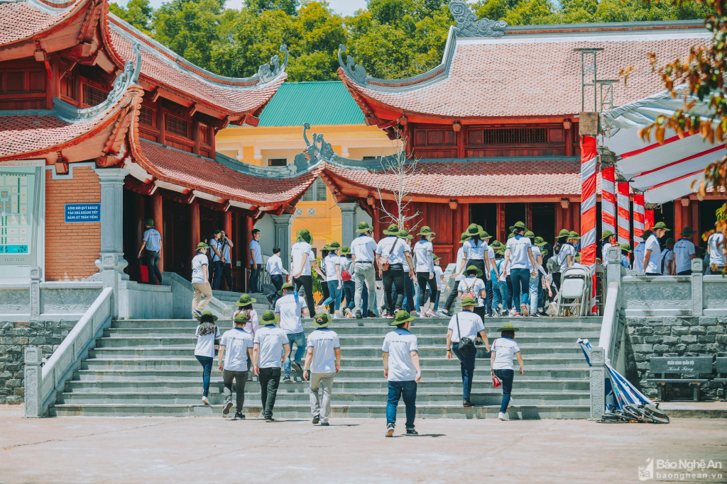 ទេសភាពដ៏ចាប់អារម្មណ៍នៅស្រុក Anh Son