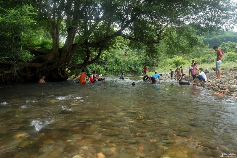 ទេសភាពដ៏ចាប់អារម្មណ៍នៅស្រុក Anh Son