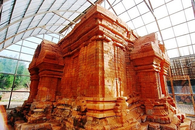 ប៉ម​ចាម​ដ៏​អាថ៌កំបាំង​បាន​លិច​យ៉ាង​ជ្រៅ​ក្រោម​ខ្សាច់​ឆ្នេរ​សមុទ្រ​ក្នុង​ទីក្រុង Hue