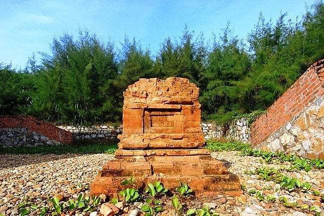 ប៉ម​ចាម​ដ៏​អាថ៌កំបាំង​បាន​លិច​យ៉ាង​ជ្រៅ​ក្រោម​ខ្សាច់​ឆ្នេរ​សមុទ្រ​ក្នុង​ទីក្រុង Hue