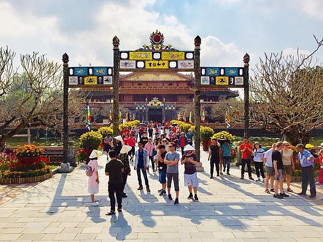 Thua Thien Hue ខិតខំធ្វើឱ្យវិស័យទេសចរណ៍ក្លាយជាវិស័យសេដ្ឋកិច្ចឈានមុខគេ