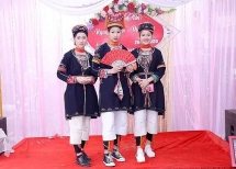 ពិធី​រៀប​អាពាហ៍​ពិពាហ៍​ដ៏​ពិសេស​របស់​ជន​ជាតិ Dao ស្លៀក​ខោ​ពណ៌​ស​នៅ Yen Bai