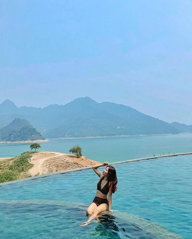 អាងហែលទឹកគ្មានទីបញ្ចប់ចំនួន ៤ នៅលើភ្នំភាគខាងជើងវៀតណាម អាងហែលទឹកដ៍ធំល្វឹងល្វើយចំនួន ៤ នៅលើភ្នំភាគខាងជើងវៀតណាម