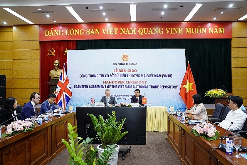 ចក្រភពអង់គ្លេសប្រគល់វិបផតថលមូលដ្ឋានទិន្នន័យពាណិជ្ជកម្មទៅវៀតណាម ចក្រភពអង់គ្លេសប្រគល់វិបផតថលមូលដ្ឋានទិន្នន័យពាណិជ្ជកម្មទៅវៀតណាម
