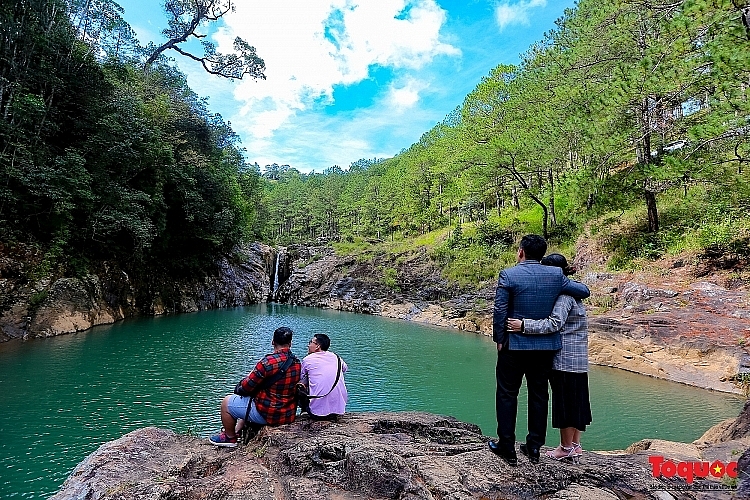 អញ្ជើញស្វែងយល់ពីទេសភាពធម្មជាតិដ៏ស្រស់ស្អាតនៅទឹកជ្រោះអញ្ចាញ - អញ្ជើញស្វែងយល់ពីទេសភាពធម្មជាតិដ៏ស្រស់ស្អាតនៅទឹកជ្រោះAnkroet-