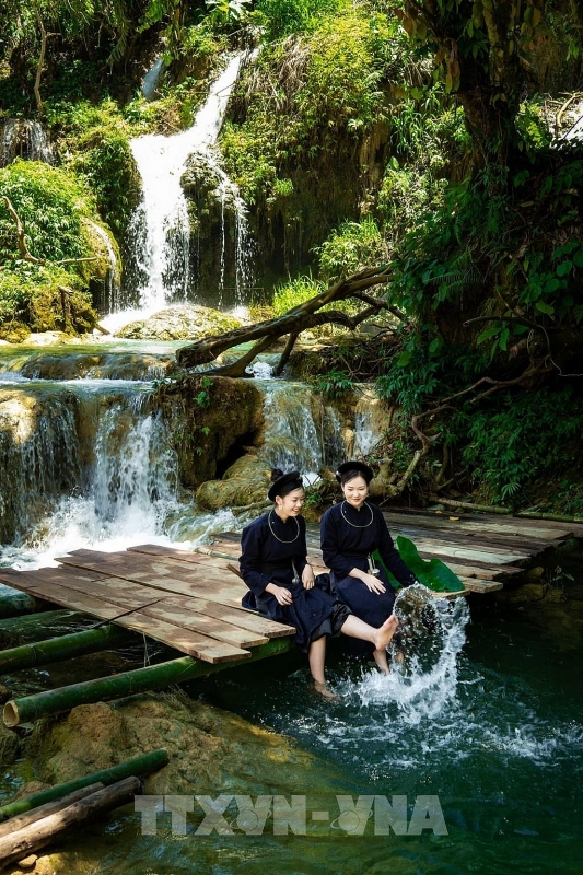 ស្វែងយល់ពីសម្រស់ទឹកធ្លាក់ Ban Sam (ខេត្ត CAO BANG) ស្វែងយល់ពីសម្រស់ល្បាក់ទឹកធ្លាក់ Ban Sam (ខេត្ត CAO BANG)