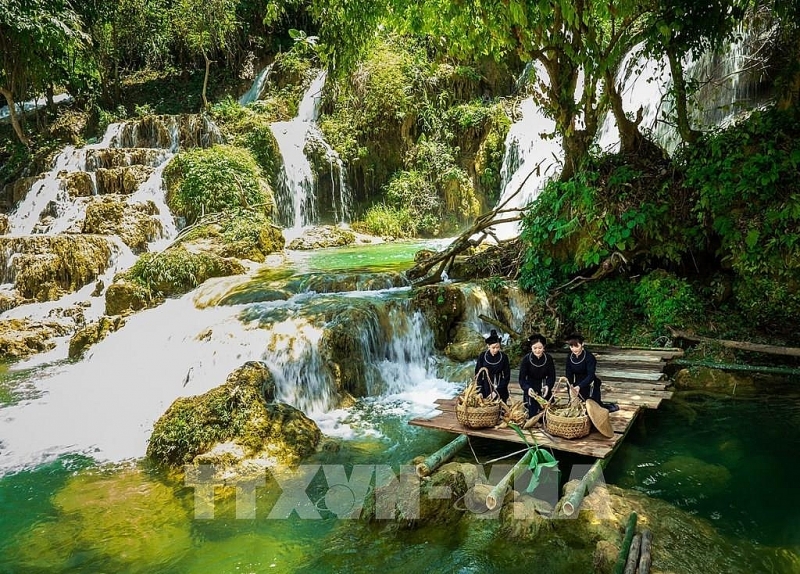 ស្វែងយល់ពីសម្រស់ទឹកធ្លាក់ Ban Sam (ខេត្ត CAO BANG) ស្វែងយល់ពីសម្រស់ល្បាក់ទឹកធ្លាក់ Ban Sam (ខេត្ត CAO BANG)