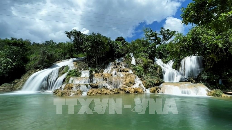 ស្វែងយល់ពីសម្រស់ទឹកធ្លាក់ Ban Sam (ខេត្ត CAO BANG) ស្វែងយល់ពីសម្រស់ល្បាក់ទឹកធ្លាក់ Ban Sam (ខេត្ត CAO BANG)