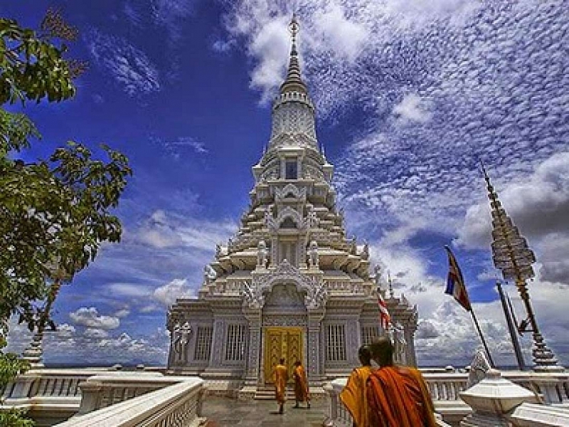 ភ្នំឧត្តុង្គ ភ្នំ១មានឈ្មោះ៣ អតីតរាជធានីខ្មែរ ដែលរក្សាទុកស្លាកស្នាមប្រវត្តិសាស្ត្រជាច្រើន! ភ្នំឧត្តុង្គ ភ្នំ១មានឈ្មោះ៣ អតីតរាជធានីខ្មែរ ដែលរក្សាទុកស្លាកស្នាមប្រវត្តិសាស្ត្រជាច្រើន!