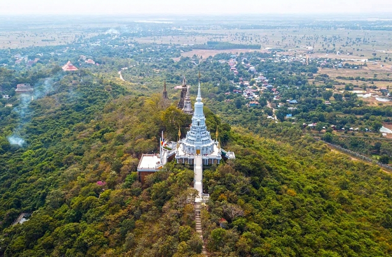 ភ្នំឧត្តុង្គ ភ្នំ១មានឈ្មោះ៣ អតីតរាជធានីខ្មែរ ដែលរក្សាទុកស្លាកស្នាមប្រវត្តិសាស្ត្រជាច្រើន! ភ្នំឧត្តុង្គ ភ្នំ១មានឈ្មោះ៣ អតីតរាជធានីខ្មែរ ដែលរក្សាទុកស្លាកស្នាមប្រវត្តិសាស្ត្រជាច្រើន!