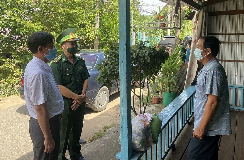 ប្រគល់អំណោយ ចំនួន៦០០ កញ្ចប់ដល់គ្រួសារជាប់តំបន់ព្រំដែនដែលរងផលប៉ះពាល់ពីការរីករាលដាលនៃជំងឺកូវីដ-១៩