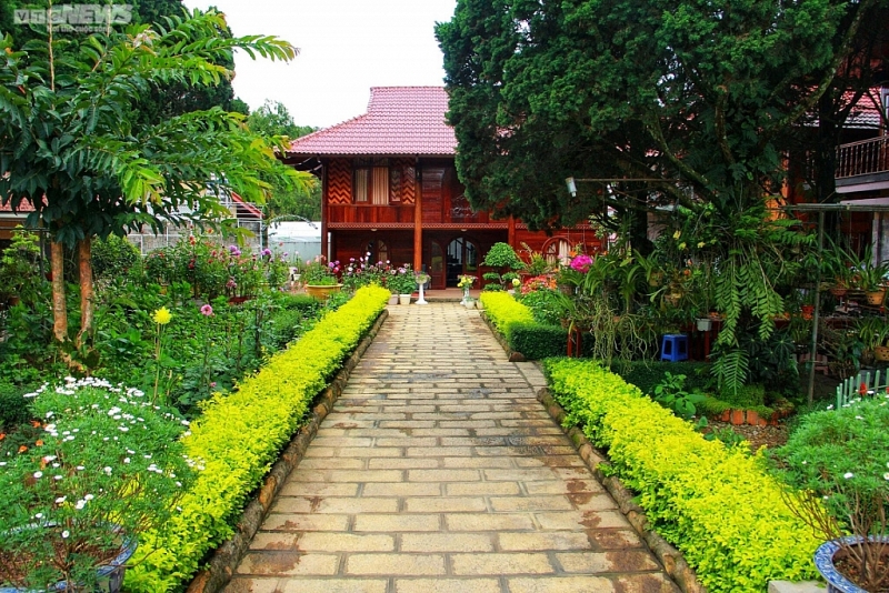 ទស្សនាវត្ត Truc Lam នៅទីក្រុង Dalat ដែលជាវត្តដ៏ស្រស់ស្អាតដូចរូបទេពអប្សរ