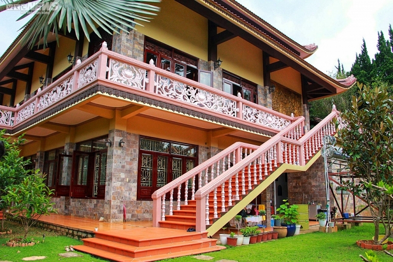 ទស្សនាវត្ត Truc Lam នៅទីក្រុង Dalat ដែលជាវត្តដ៏ស្រស់ស្អាតដូចរូបទេពអប្សរ