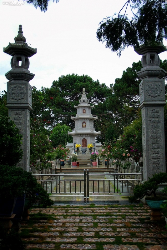 ទស្សនាវត្ត Truc Lam នៅទីក្រុង Dalat ដែលជាវត្តដ៏ស្រស់ស្អាតដូចរូបទេពអប្សរ