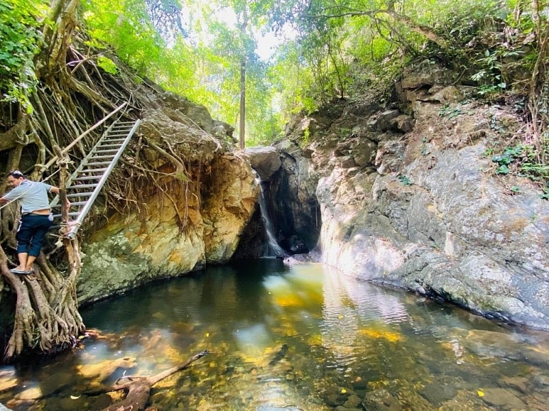 ទឹកធ្លាក់អូរជាំជាតំបន់អាកូទេសចរណ៍បែបធម្មជាតិកំពុង ត្រៀមទទួលភ្ញៀវទេសចរណ៍