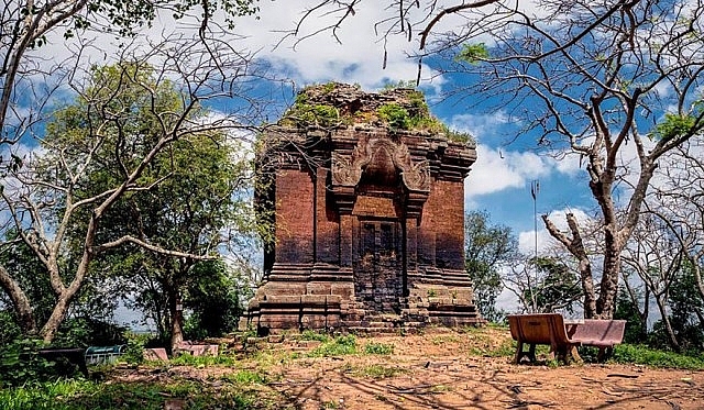 ប្រាសាទភ្នំដា ទាក់ទាញទេសចរណ៍ទាំងប្រវត្តិសាស្ត្រ និងធម្មជាតិ ប្រាសាទភ្នំដា ទាក់ទាញទេសចរណ៍ទាំងប្រវត្តិសាស្ត្រ និងធម្មជាតិ