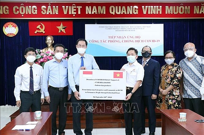 អ្នកជំនួញនិងជនបរទេសនៅទីក្រុងហូជីមិញគាំទ្រការការពារជំងឺកូវីដ ១៩ សហគ្រាសនិងជនបរទេសនៅទីក្រុងហូជីមិញគាំទ្រការការពារជំងឺកូវីដ-១៩