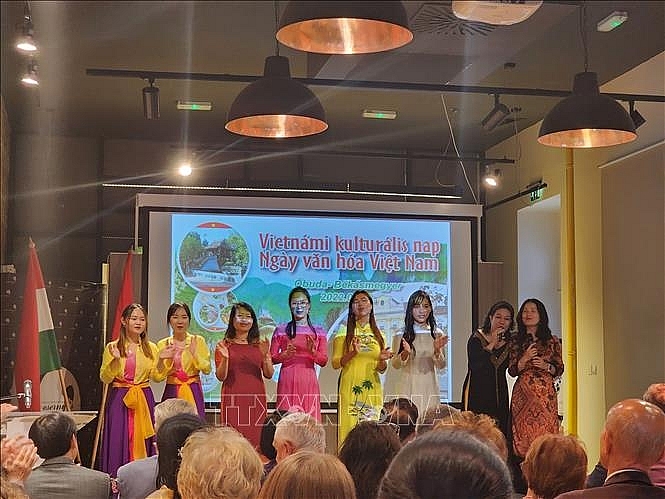 ពិធីបើកសប្តាហ៍វប្បធម៌វៀតណាមនៅប្រទេសហុងគ្រី ពិធីបើកសប្តាហ៍វប្បធម៌វៀតណាមនៅប្រទេសហុងគ្រី
