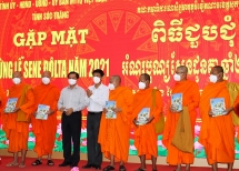ខេត្ត Soc Trang ជួបជុំគ្នាដើម្បីអបអរសាទរពិធីបុណ្យសែនដូនតាឆ្នាំ ២០២១ របស់ជនរួមជាតិខ្មែរ