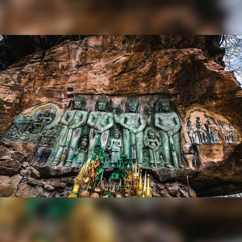 រូបចម្លាក់លើផ្ទាំងថ្មអាយុជិត១០០០ឆ្នាំ នៅស្អាតដូចថ្មី សម្ងំលាក់ខ្លួនកណ្តាលព្រៃក្នុងខេត្តសៀមរាប រូបចម្លាក់លើផ្ទាំងថ្មអាយុជិត១០០០ឆ្នាំ នៅស្អាតដូចថ្មី សម្ងំលាក់ខ្លួនកណ្តាលព្រៃក្នុងខេត្តសៀមរាប