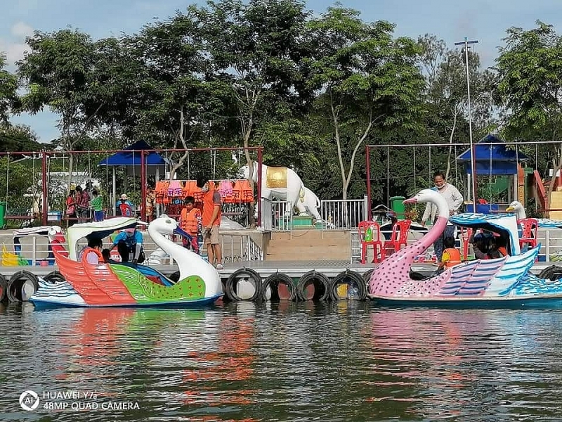 វត្តមួយកៀកភ្នំពេញ មានស្រះទឹកដ៏ធំ អាចជិះកាយ៉ាក ទាទឹកកម្សាន្ត មើលទេសភាពជុំវិញ ស្អាតក្រៃ វត្តមួយកៀកភ្នំពេញ មានស្រះទឹកដ៏ធំ អាចជិះកាយ៉ាក ទាទឹកកម្សាន្ត មើលទេសភាពជុំវិញ ស្អាតក្រៃ