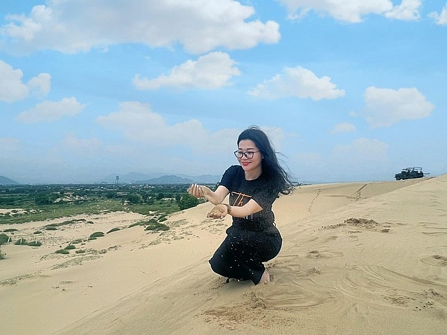 អ្នកទេសចររីករាយនឹងបទពិសោធន៍នៃវាលខ្សាច់ដែលមិនទាន់ខូចនៅ Ninh Thuan ភ្ញៀវទេសចររីករាយនឹងបទពិសោធន៍នៃវាលខ្សាច់ដែលមិនទាន់ខូចនៅ Ninh Thuan