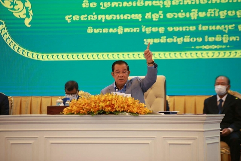 សម្ដេចតេជោ ហ៊ុន សែន៖ មកដល់ពេលនេះកម្ពុជា ទទួលបានវ៉ាក់សាំងជាង៣៨លានដូស ក្នុងការសន្យាជាង៤៧លានដូស, បច្ចុប្បន្នសល់ក្នុងដៃ៩លានដូស ដើម្បីបន្តការងារចាក់វ៉ាក់សា