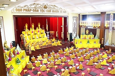 នៅវេលាម៉ោង៨យប់ ថ្ងៃទី១៩ ខែវិច្ឆិកា នេះ វត្តនានាបាននាំគ្នាធ្វើពិធីបង្សកូលដល់វិញ្ញាណក្ខន្ធដែលបានស្លាប់ដោយសារជំងឺកូវីដ១៩ នៅវេលាម៉ោង៨យប់ ថ្ងៃទី១៩ ខែវិច្ឆិកា នេះ វត្តនានាបាននាំគ្នាធ្វើពិធីបង្សកូលដល់វិញ្ញាណក្ខន្ធដែលបានស្លាប់ដោយសារជំងឺកូវីដ១៩
