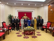 ឯកអគ្គរាជទូតកម្ពុជា ប្រចាំវៀតណាម បានចូលជួបសម្តែងការគួរសមលោកជំទាវ Bui Thi Minh Hoai ប្រធានគណៈចលនាមហាជនមជ្ឈឹមវៀតណាម
