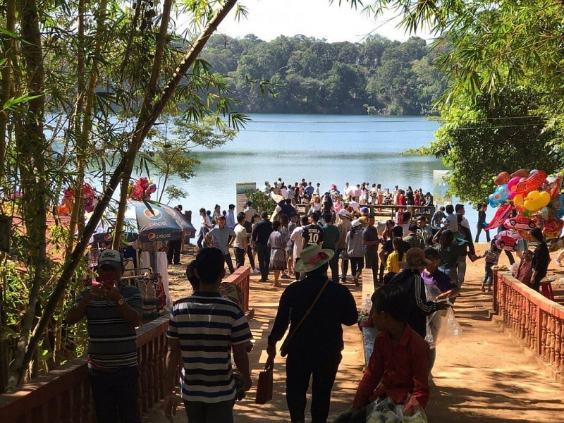 ៣ថ្ងៃនៃបុណ្យអុំទូក ភ្ញៀវទៅកម្សាន្តនៅខេត្តរតនគិរី ជាង ២ម៉ឺននាក់, កើនឡើង ២៥២.៥៣% ធៀបឆ្នាំមុន ៣ថ្ងៃនៃបុណ្យអុំទូក ភ្ញៀវទៅកម្សាន្តនៅខេត្តរតនគិរី ជាង ២ម៉ឺននាក់, កើនឡើង ២៥២.៥៣% ធៀបឆ្នាំមុន
